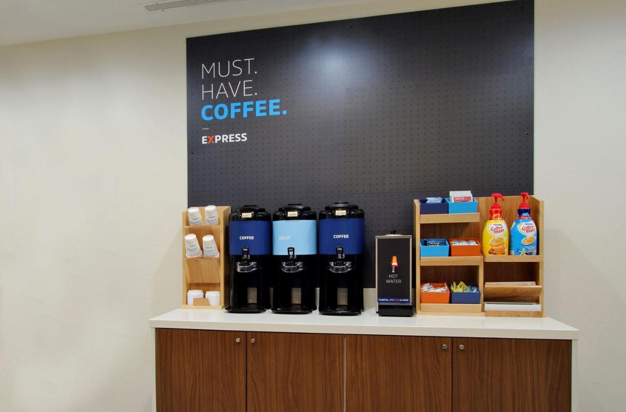Holiday Inn Express & Suites - Ottawa By Ihg Екстер'єр фото